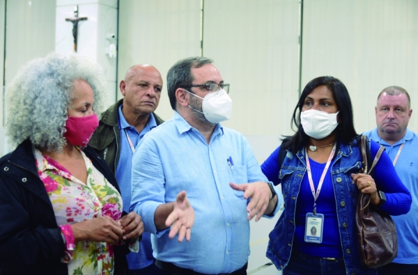 JUNTO COM OS BANCÁRIOS - Jô Araújo, José Ferreira e Marlene Miranda (D): O Sindicato realizou protestos, conseguiu mediação no MPT e poderá com ação na Justiça em defesa dos emrpegos 