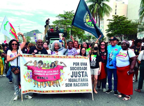 Almir Aguiar, Jo Araújo, Kátia Branco e Silvia, funcionária do Sindicato no ato em Copacabana 