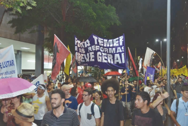 Passeata encerra protesto contra a Previdência no Rio