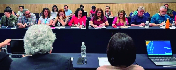 Sérgio Amorim (segundo à esquerda) e José Ferreira (ao fundo) participaram da reunião do Comando com a direção do banco, em Brasília