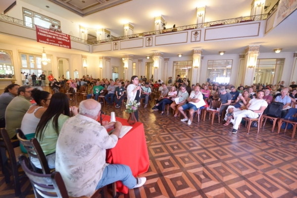 Os participantes da Conferência Estadual dos Bancários RJ na Galeria dos Empregados do Comércio: desafios da categoria na campanha salarial 2024 em debate