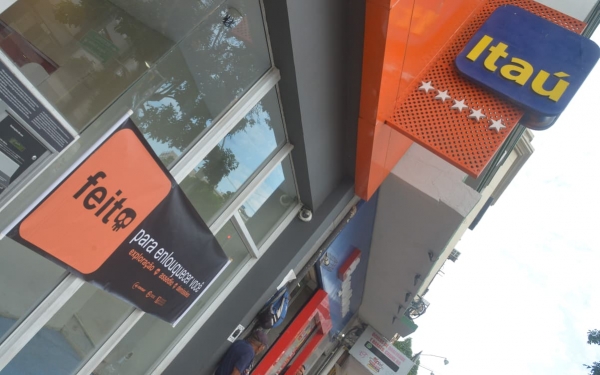 O Sindicato vai fazer a consulta atrav&eacute;s da lista de Whatsapp da entidade e da visita de diretores &agrave;s ag&ecirc;ncias. Foto: Nando Neves.