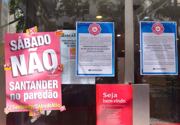 PLR NÃO É CONCESSÃO - Mobilização dos bancários e ação judicial do Sindicato impediram trabalho no sábado. Direitos como jornada de trabalho e PLR são garantidos pela luta da categoria 