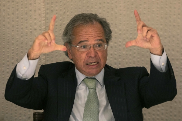 QUEM GANHA COM A ALTA DO DÓLAR? - O ministro da Economia Paulo Guedes, que tem investimentos em paraíso fiscal, precisa explicar se há conflito de interesses em seus negócios no exterior e as informações privilegiadas que possui no cargo público que ocupa