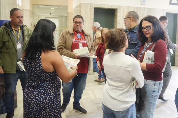 No interior do CCBB teve distribui&ccedil;&atilde;o do Jornal Banc&aacute;rio para o funcionalismo. Na quarta-feira (5) tem um novo Dia Nacional de Luta 