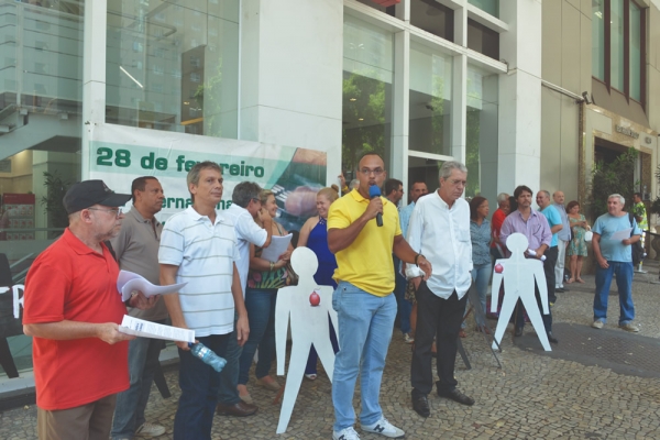 O diretor da Secretaria de Saúde do Sindicato, Gilberto Leal, quer levar as denúncias de assédio moral da categoria bancária para a comissão criada pelo Ministério Público Estadual para combater esta prática nas empresas