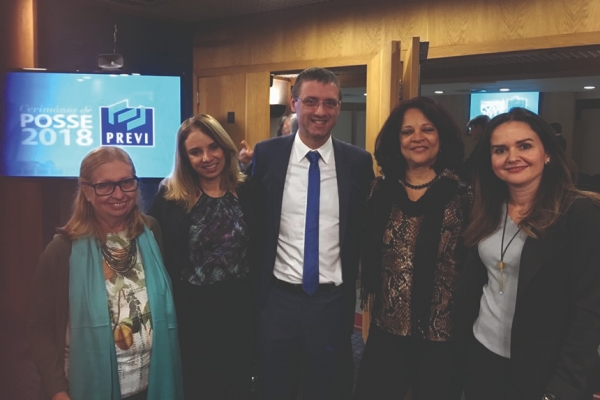 Márcio Souza, novo diretor de Administração da Previ, entre Fernanda Carísio (E), Adriana Nalesso, Rita Mota e a presidente da Contraf-CUT, Juvandia Moreira