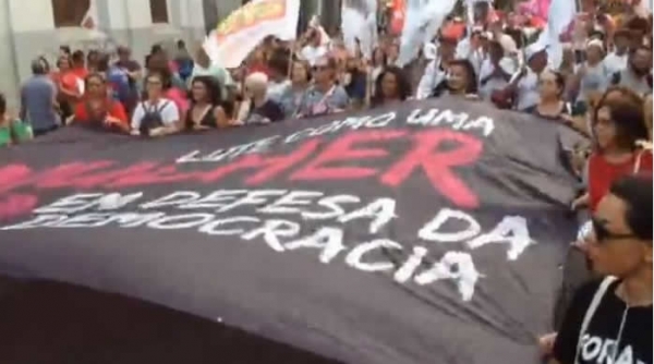 Bancários marcham em Salvador na abertura do Fórum Social Mundial