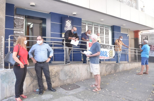 BANCÁRIOS NA LUTA -  Adriana Nalesso, José Ferreira e Roberto André Gomes durante o protesto contra o desmonte do BB e o projeto de privatização dos bancos públicos e estatais