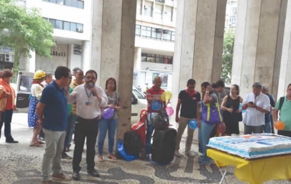 Empregados protestam contra desmonte da Caixa nos 157 anos da empresa