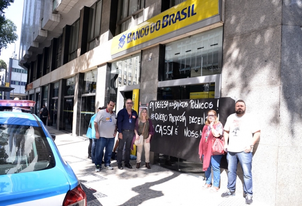 SEM RESPOSTA DIGNA, É GREVE! - Bancários do Rio param  31 Agências no Centro