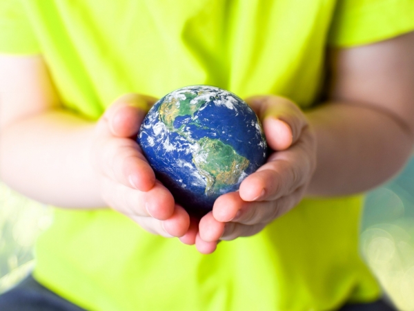 Diante da crise climática, o homem precisa mudar a sua relação com o Planeta e o modo de vida, baseado hoje ainda no  consumismo desenfreado e na histeria pelo lucro