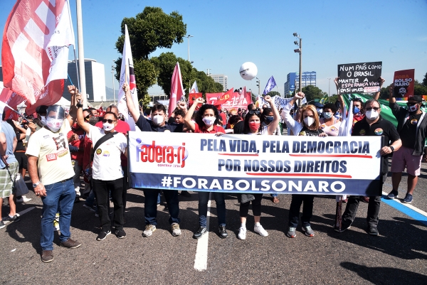 FORA BOLSONARO - O Sindicato reafirma que é preciso aumentar a mobilização contra o Governo Bolsonaro para impedir a retirada de direitos dos bancários e demais trabalhadores