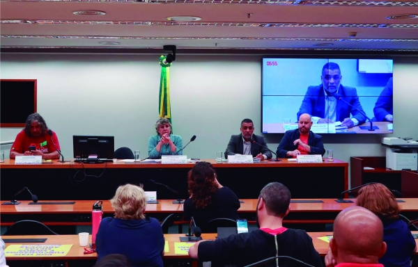  Parlamentares apoiam luta do funcionalismo do  Banco do Brasil por uma gest&atilde;o que valorize e respeite os banc&aacute;rios e combata o adoecimento dos trabalhadores