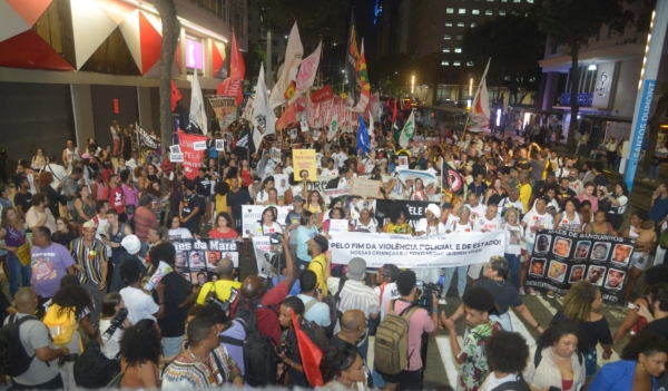 No Rio de Janeiro, passeata cruzou a Avenida Rio Branco e foi até a Assembleia Legislativa. Foto: Nando Neves.