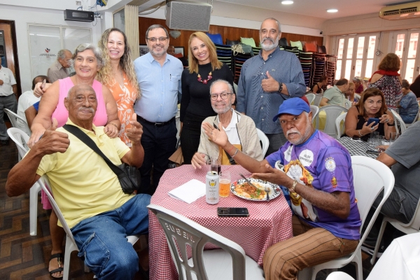 Na festa, a vice-presidenta do Sindicato, Kátia Branco, o presidente, José Ferreira, a presidenta da Federa-RJ, Adriana Nalesso e o diretor do Sindicato, Sérgio Bento. Foto: Nando Neves.