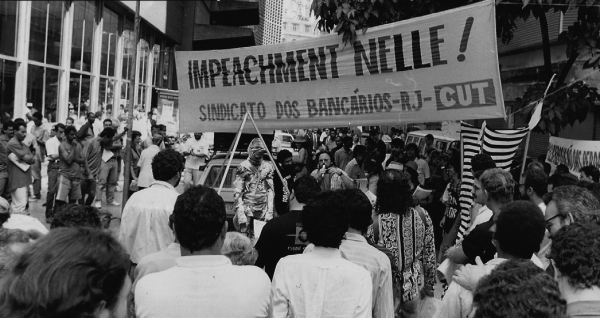 1992: primeira Convenção Coletiva de Trabalho (ainda sem os bancos públicos) unifica os direitos dos bancários em todo o país. No mesmo ano categoria participa do  movimento Fora Collor que impôs o impeachment do ex-presidente.