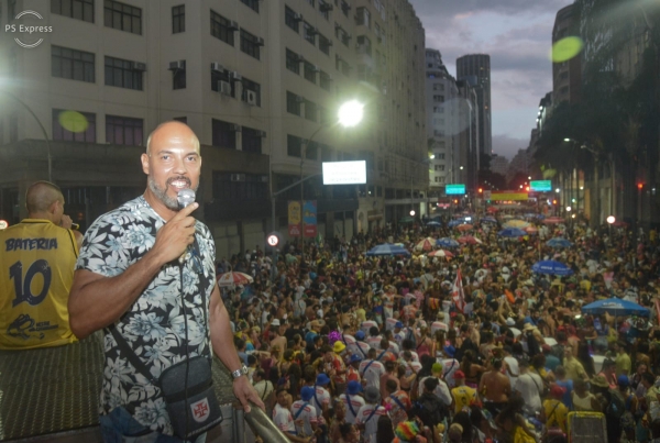 Uma multidão curtiu o Bloco dos Bancários, no Buraco do Lume, na sexta-feira (17) de carnaval, no Centro do Rio. O diretor do Sindicato Gilberto Leal comemorou o sucesso das atividades promovidas pelo Sindicato