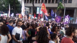 Milhares de pessoas se concentraram na Candelária, na tarde da última sexta-feira, 8 de março, no ato pelo Dia Internacional da Mulhe