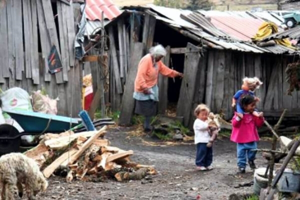 Política do governo de desmonte do setor público, cortes de direitos e do investimento agravou a situação econômica e social do país.