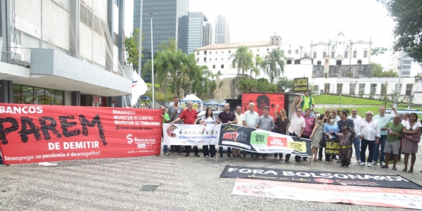 Ato no Largo da Carioca denuncia demissões e descaso dos bancos com clientes e a população