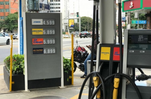 Gasolina sobe 40%, carne quase 36%. Prévia da inflação tem maior taxa em cinco anos