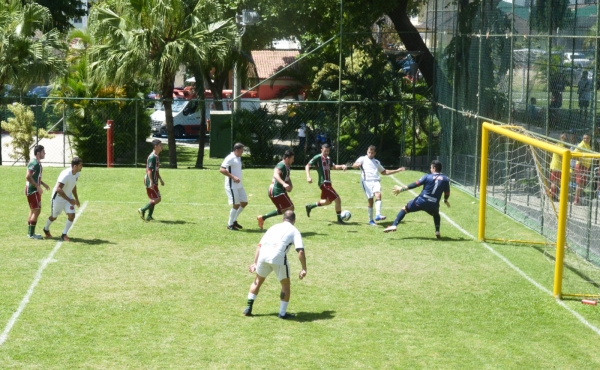 O bom futebol e a rivalidade da Copa Bancária estão de volta aos gramados. Bradesco Guerreiros desbancou o forte time do Real União quebrando a sua invencibilidade