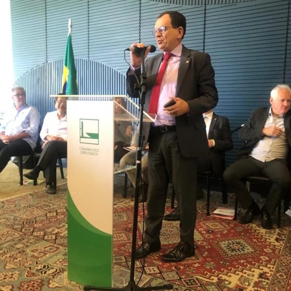 O deputado e funcionário do Banco do Brasil, Reimont (PT-RJ), participa da cerimônia de relançamento da Frente