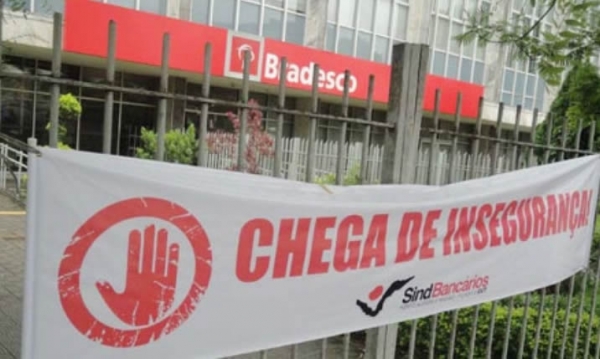 Após negociação, Bradesco dispensa vítimas de assalto em Porto Alegre