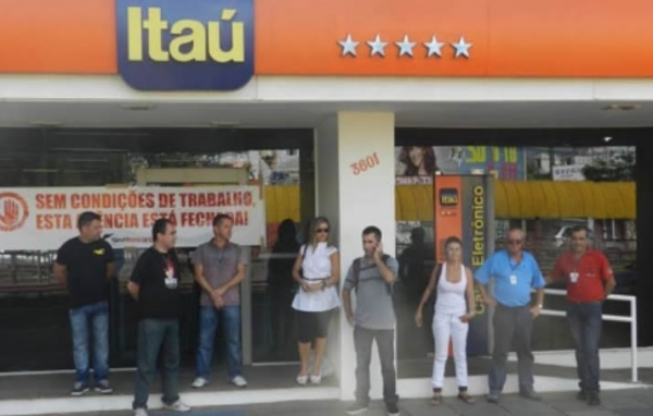 Paralisação faz Itaú consertar ar condicionado pifado em Porto Alegre