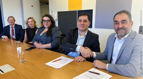 Acordo firmado. Foto cedida pela Contraf-CUT.