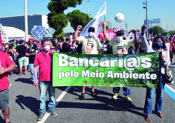  Bancários se interessam cada vez mais pela questão ambiental, um debate que precisa da participação de toda a sociedade. Sindicato  lembrou do tema em manifestação contra Bolsonaro, em julho