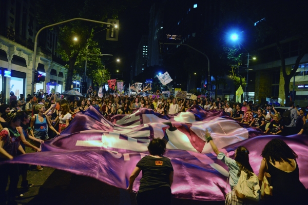  Mulheres vão tomar as ruas do país nesta sexta-feira, 8 de março. Sindicato convida bancárias a participarem do ato