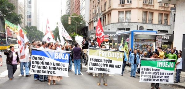 É na luta coletiva, junto ao Sindicato, que a categoria conquista direitos. Na foto, a campanha salarial de 2010