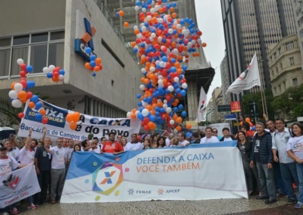 Campanha em defesa da Caixa é lançada durante ato no Rio