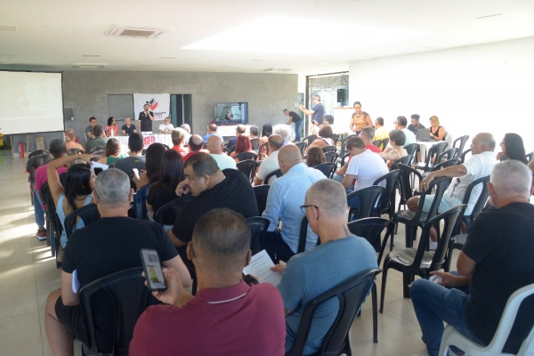 Bancários e bancárias debatem prioridades da Campanha Nacional da categoria no encontro de bancos privados, na Sede Campestre. Encontro da Caixa foi no auditório do Sindicato e do BB, na AABB-Tijuca