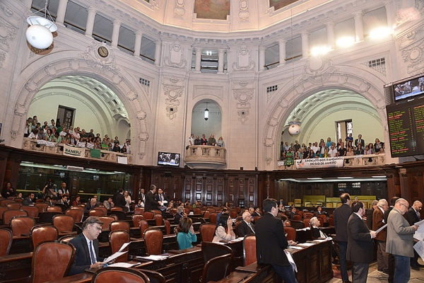 Sindicato convoca banerjianos a lotar galerias da Alerj