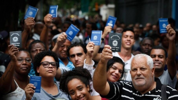 A reforma trabalhista criada pelo governo Temer em 2017 não gerou empregos, precarizou as condições de trabalho e aumentou o número de brasileiros no mercado informal. O atual governo que rever a mudança