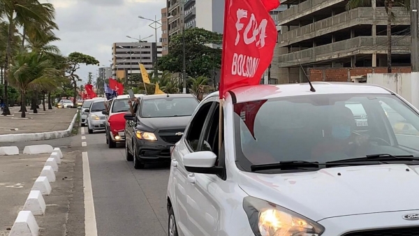 Em todas principais cidades as carreatas agitaram  as ruas. Na foto, a de Maceió (AL).