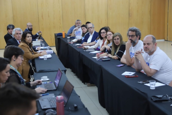 A negociação reuniu dirigentes da CEE, Comando Nacional e representantes do banco.