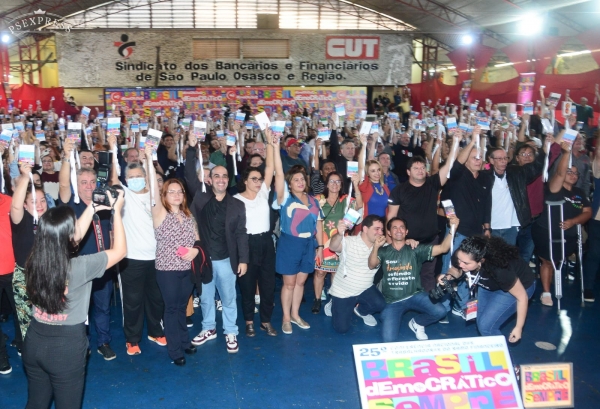 Bancários e bancárias aprovam as resoluções, moções e propostas da campanha nacional da categoria na Conferência Nacional 