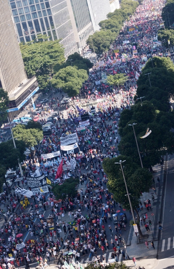 A cada manifestação, crescem a adesão e a participação popular pelo impeachment de Bolsonaro.  Organizadores preveem uma multidão muito maior neste sábado (24)