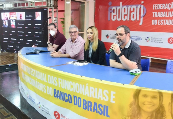 Na mesa de abertura do Encontro, da esquerda para a direita: os diretores eleitos da Previ e da Cassi, Márcio de Souza e Fernando Amaral, a presidenta da Federa/RJ, Adriana Nalesso, e o presidente do Sindicato, José Ferreira. 