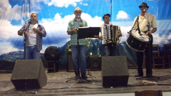 O grupo de forró Calor do Brejo vai se apresentar na Sede Campestre no próximo dia 31 de julho (domingo)