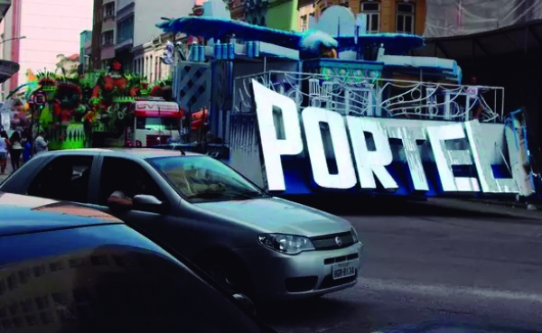 Trânsito no Centro do Rio é sempre complicado em dias de  desfile de carnaval, em função da difícil logística dos  carros alegóricos das escolas de samba