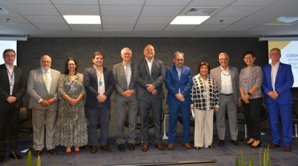 Diretores eleitos da Cassi posam para foto logo após a cerimônia de posse. Foto cedida pela Contraf-CUT.