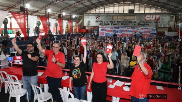 Delegadas e delegados encerram a Plen&aacute;ria Nacional cutista, na quadra dos Banc&aacute;rios de S&atilde;o Paulo, votando o calend&aacute;rio de lutas e estrat&eacute;gias em defesa da classe trabalhadora, da democracia e da soberania nacional e pelo fortalecimento e moderniza&ccedil;&atilde;o do movimento sindical 